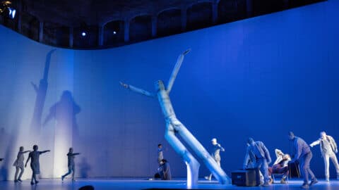 ★★★★☆☆ REVIEW THE GREEK PASSION : IMPRESSIVE MASS CHOREOGRAPHY AND TECHNICAL MIRACLES
